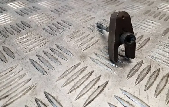Jeep Grand Cherokee (WK) Fuel Injector clamp holder