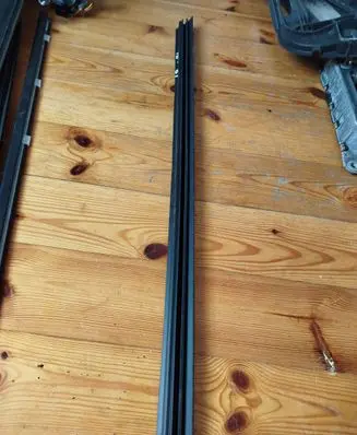 Nissan Qashqai+2 Front door glass trim molding 