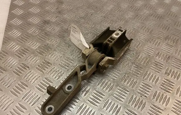 Volvo XC90 Engine mount bracket 31359890
