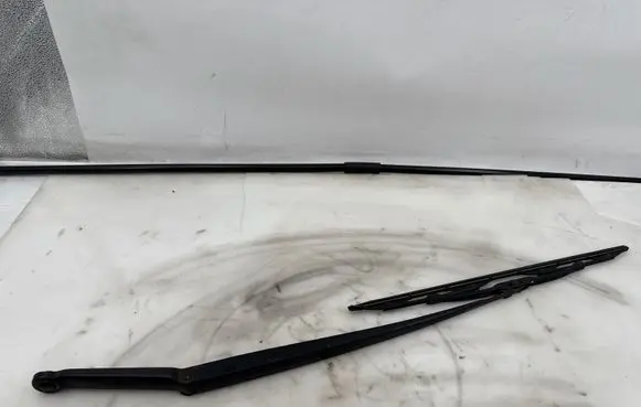 Front wiper blade arm