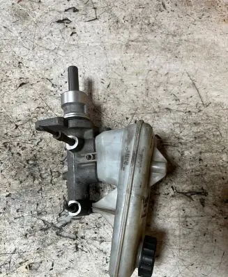 Opel Vivaro Master brake cylinder 320670082
