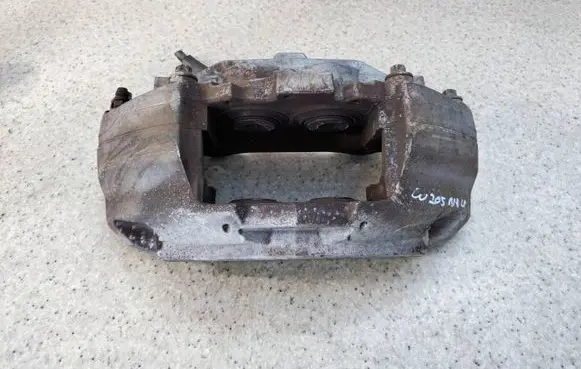 Mercedes-Benz C W205 Front brake caliper 12679L