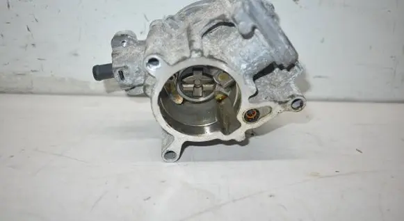 Audi A6 S6 C7 4G Vacuum pump 06J145100G
