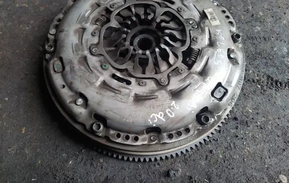 Nissan Qashqai Dual mass flywheel 8200907206