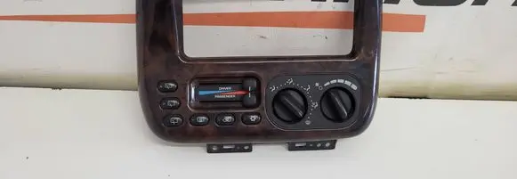 Chrysler Voyager Climate control unit P04677637AD 0358B