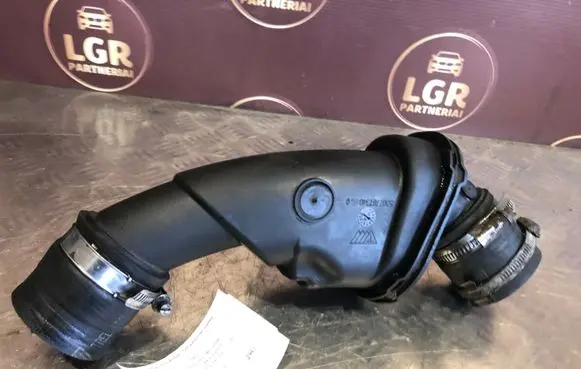 Intake resonator