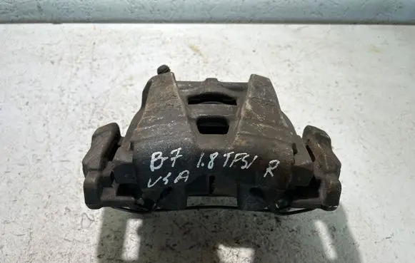 Volkswagen PASSAT B7 Front brake caliper