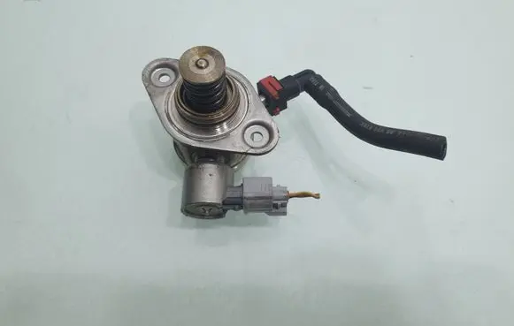 Nissan Juke I F15 Fuel injection high pressure pump 166301KC0A 0261520074