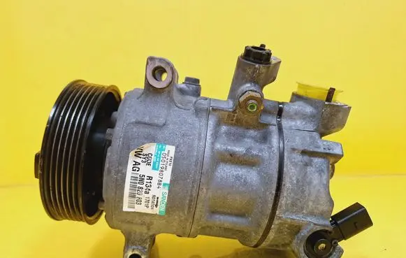 Volkswagen PASSAT B6 Air conditioning (A/C) compressor (pump) 5N0820803