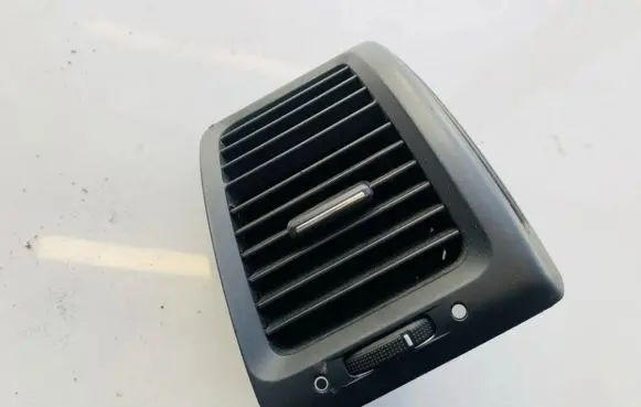Honda Accord Dash center air vent grill e6165131100 e616-5131-100