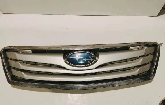 Subaru Legacy Front bumper upper radiator grill 91121AJ020