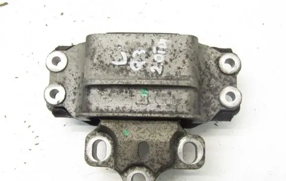 Audi Q3 8U Engine mount vacuum valve 8W009555