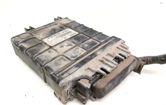 Volkswagen Golf III Engine control unit/module 028906021AF 0281001308