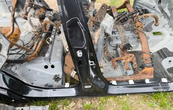 Suzuki Vitara (LY) Pillar (middle) 
