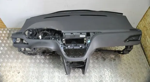 Peugeot 208 I Dashboard 