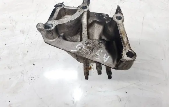 Ford Puma Engine mounting bracket 96MM6F001AF 96MM-6F001-AF