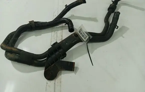 Engine coolant pipe/hose