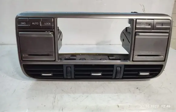 Nissan X-Trail T30 Dash center air vent grill E5715161500