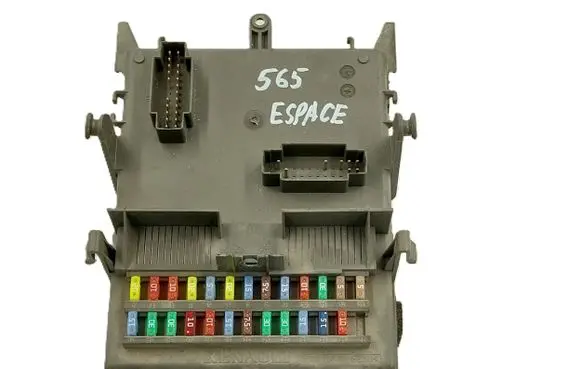 Renault Espace - Grand espace IV Fuse module 8200004201E 8200283811