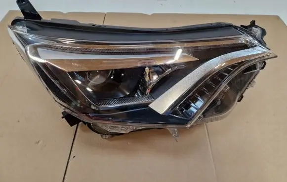 Toyota RAV 4 (XA40) Headlight/headlamp