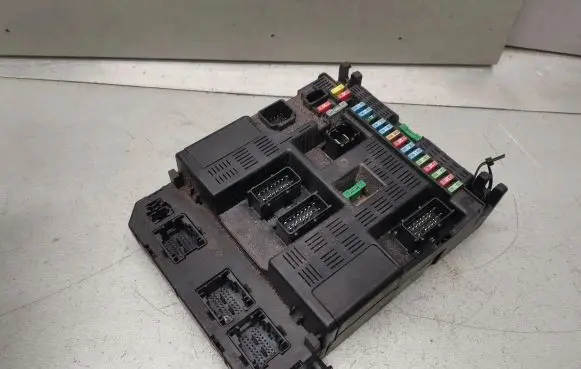 Peugeot 307 Fuse module 9636760580F 9644098380