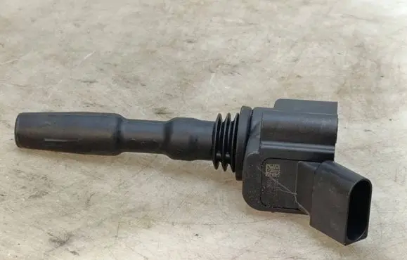 Audi A3 8Y High voltage ignition coil 04E905110P 77300014 003841