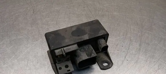 Mercedes-Benz E W211 Glow plug pre-heat relay 0255452832
