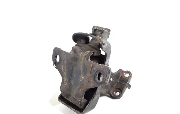 Toyota Hilux (AN10, AN20, AN30) Engine mount bracket 12361-30131