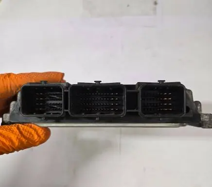 Ford Focus Engine control unit/module 6M5112A650NA 0281011701