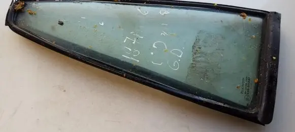 Rear vent window glass