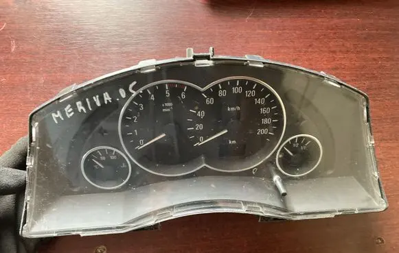 Opel Meriva A Speedometer (instrument cluster) 13173381XT
