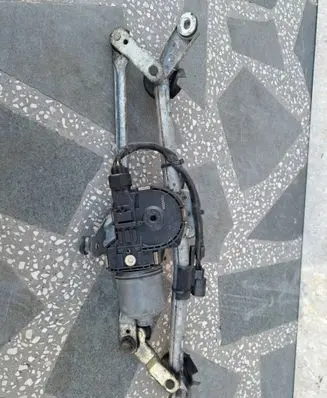 Toyota Avensis T270 Front wiper linkage and motor 0390241642 8511005070A 3397021008