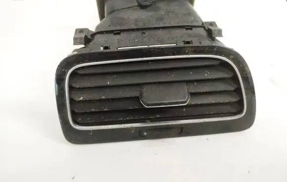 Volkswagen Golf VII Dash center air vent grill 5g2819703 5g2819247