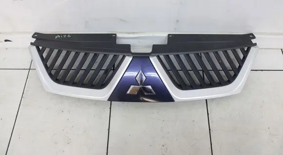 Mitsubishi Outlander Front bumper upper radiator grill