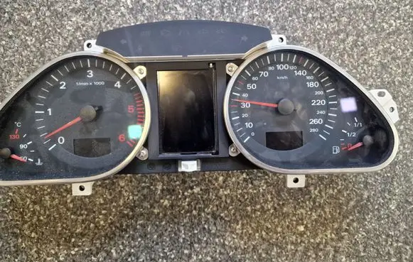 Audi A6 S6 C6 4F Speedometer (instrument cluster) 4F0920901G