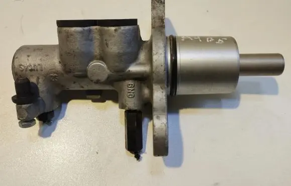 Audi A4 S4 B5 8D Master brake cylinder 2435