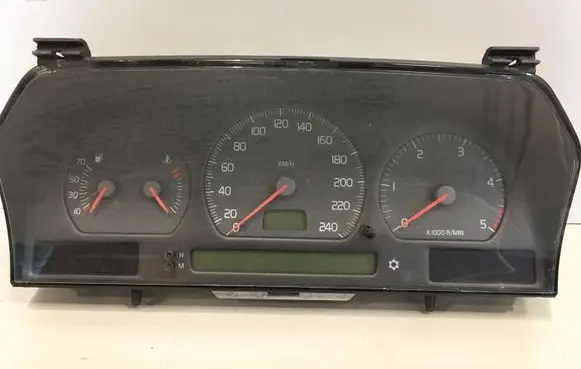 Volvo S70 V70 V70 XC Speedometer (instrument cluster) 9168386