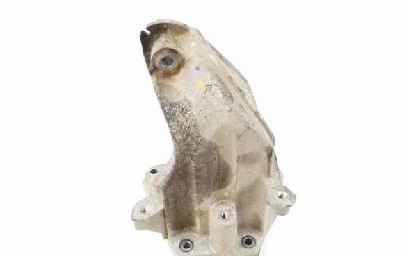 Engine mounting bracket