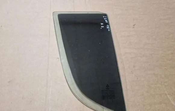 Mitsubishi L200 Rear vent window glass 