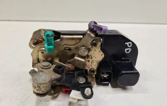 Chrysler PT Cruiser Front door lock
