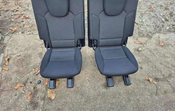 KIA Carens III Third row seats 