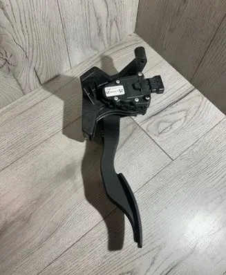 Opel Meriva A Accelerator throttle pedal 6PV00811002 93335443