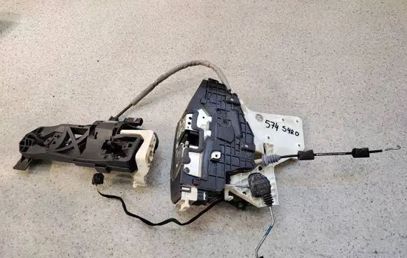 Mercedes-Benz S W221 Front door lock 2217205535AOP1239 2217205535 A2217205535