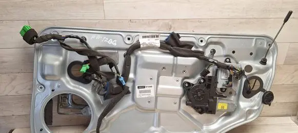 Volvo V70 Front door window regulator with motor 983040101 30661066 983040