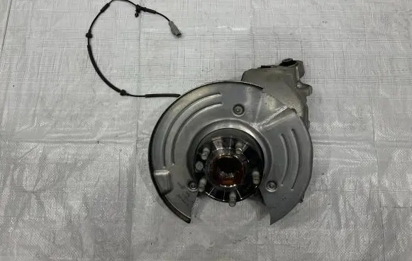 Land Rover Discovery 5 Rear wheel hub spindle/knuckle M8D2-5A968-CA