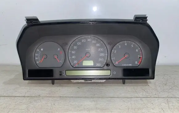 Volvo S70 V70 V70 XC Speedometer (instrument cluster) 9148926 69794660T 9168138