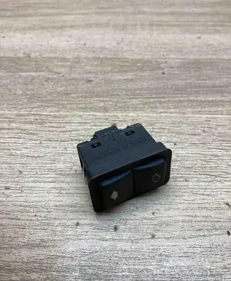 BMW 5 E39 Electric window control switch 8368974