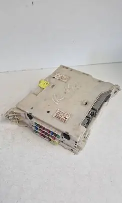 Lexus IS 220D-250-350 Fuse module 8273053050 01316L13 9418