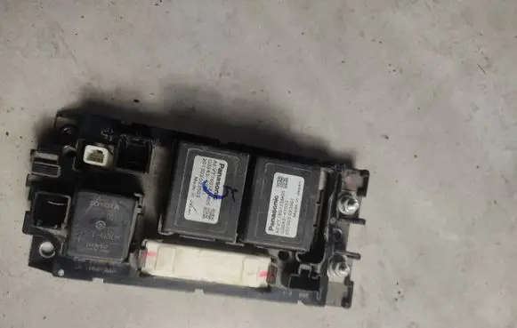 Lexus CT 200H Fuse module G92Z147020 09800708