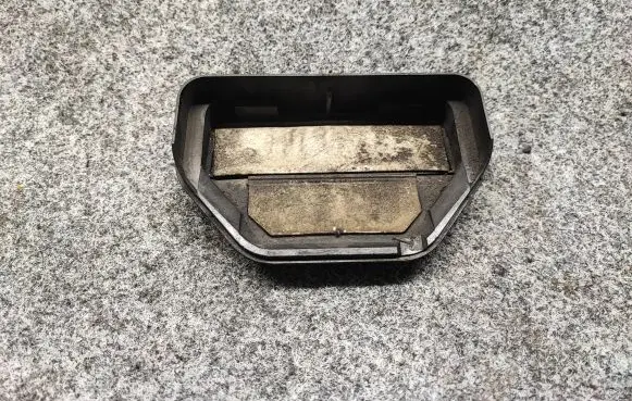Quarter panel pressure vent